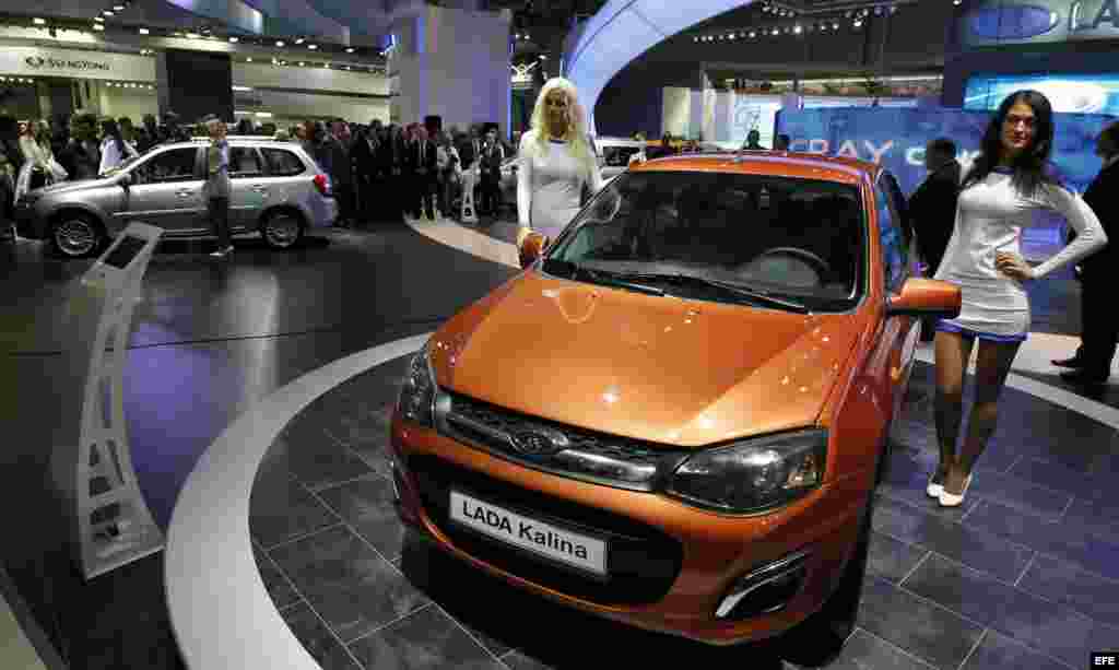 El nuevo modelo Lada Kalina presentado en el Salón Internacional del Automóvil de Moscú, Rusia.