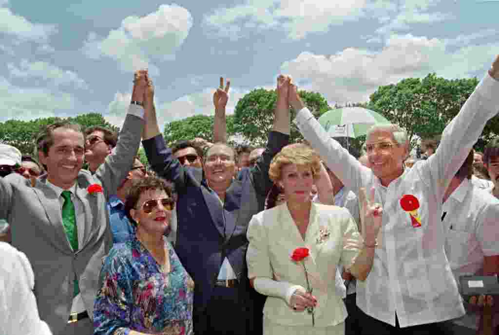 Alianza vencedora en Panamá (1989) con Guillermo Endara (c), Ricardo Arias (i) y Guillermo Ford (d)