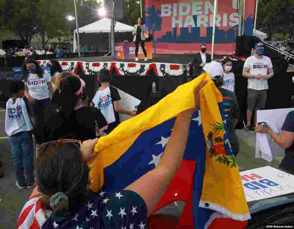 Acto de campaña en FIU con la senadora Kamala Harris