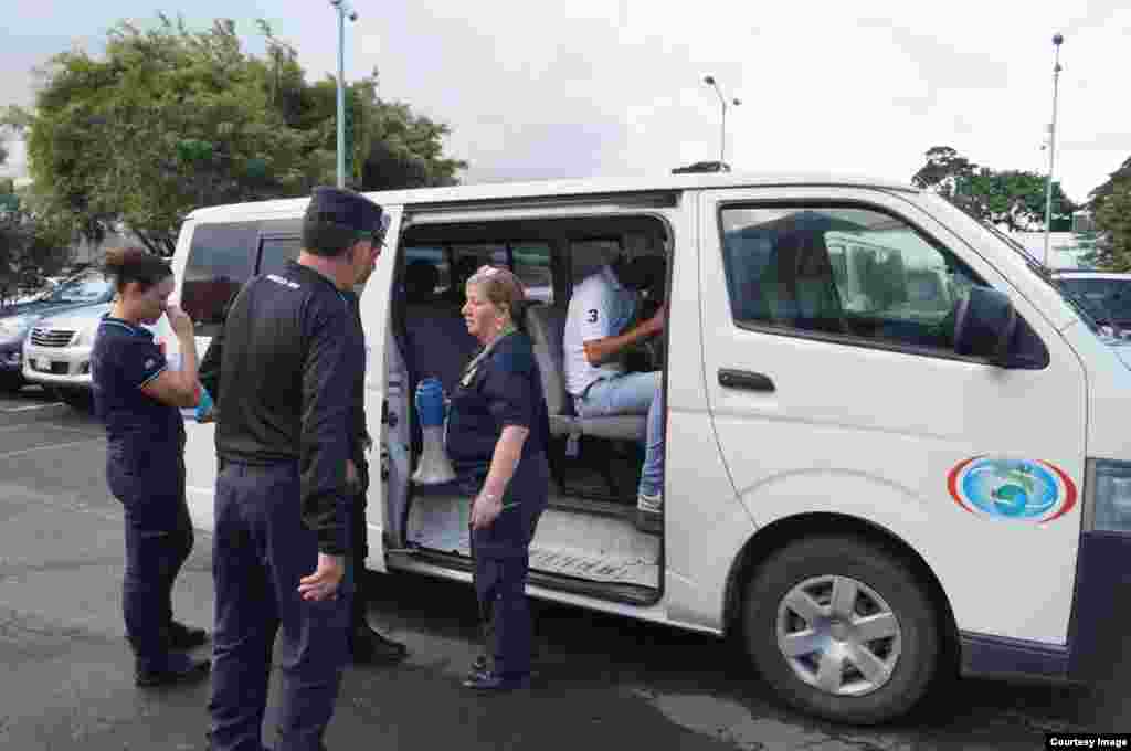 Cubanos varados en Costa Rica son deportados a Nicaragua por la Dirección General de Migración y Extranjería.