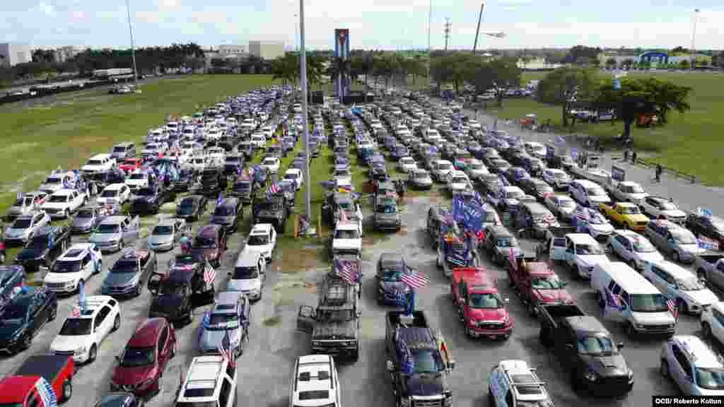 Caravana de apoyo a la reelección del Presidente Donald Trump en Miami.